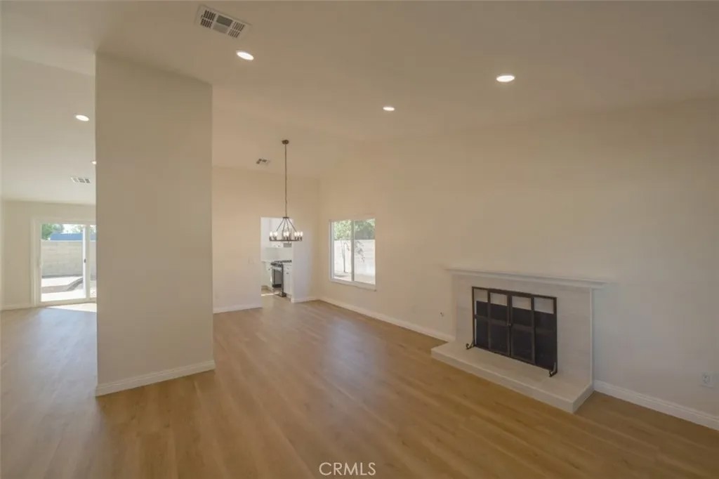211 W Columbine Avenue