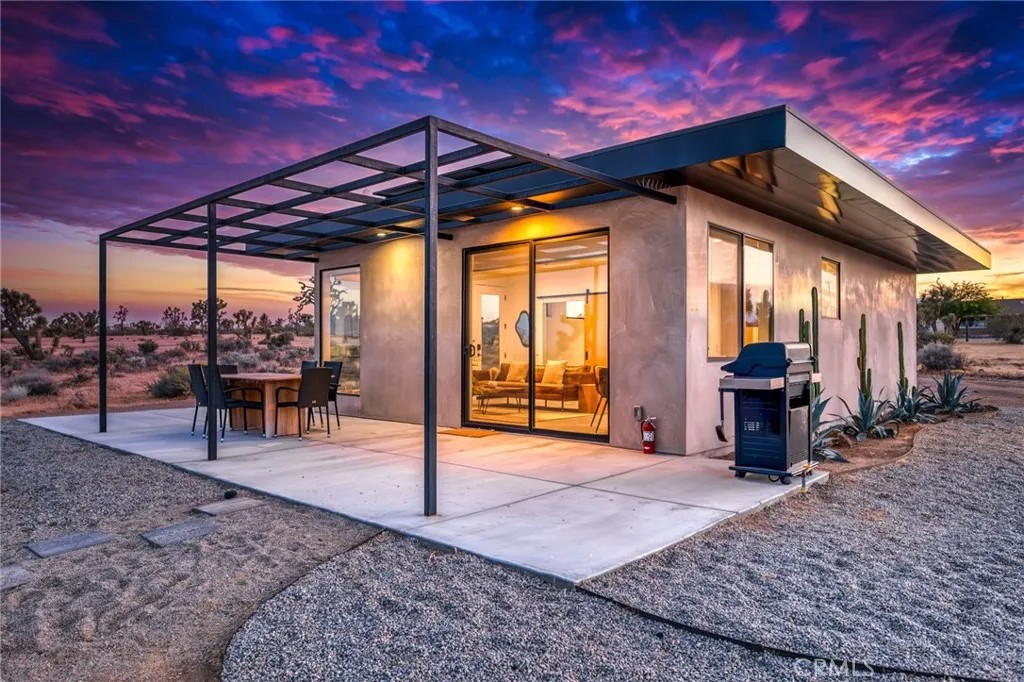 3920 Warren Vista