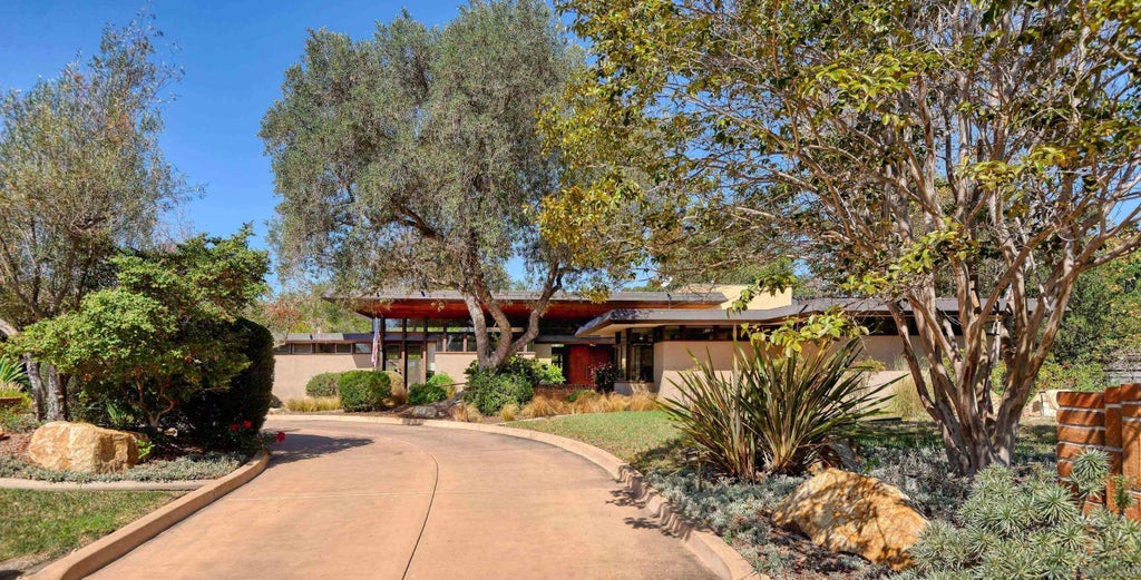 Photo of 5330 Le Barron Rd, San Diego, CA 92115 (MLS # 260022016)