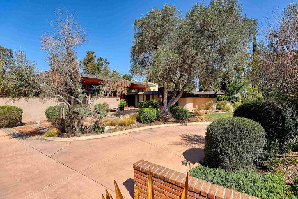 Photo of 5330 Le Barron Rd, San Diego, CA 92115 (MLS # 260022016)