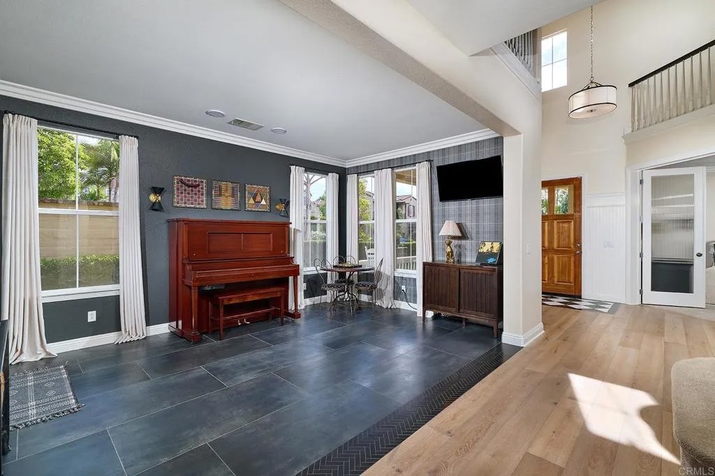 2588 Ingleton Avenue