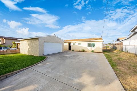 Photo of 1438 Eckman Ave, Chula Vista, CA 91911 (MLS # 250043277)