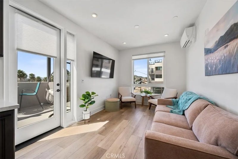 402 W Grand Avenue 313