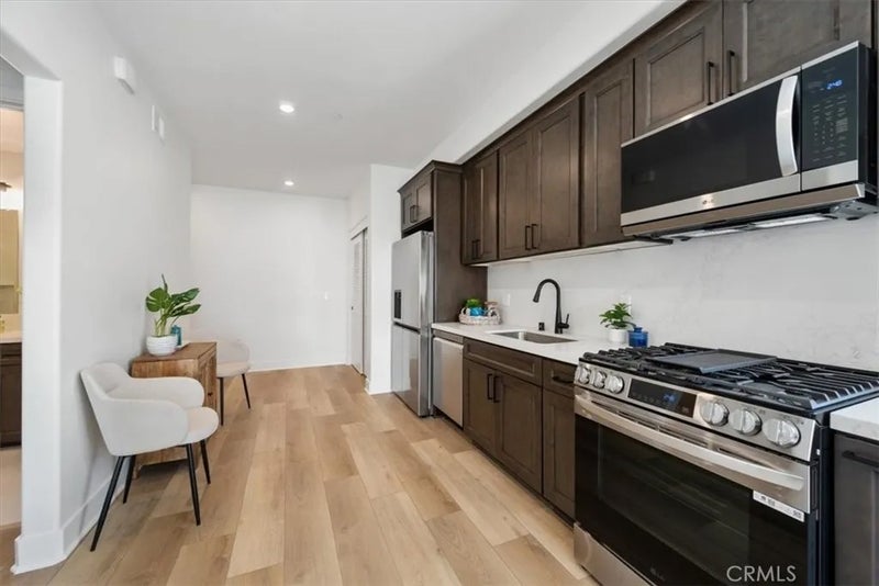 402 W Grand Avenue 313
