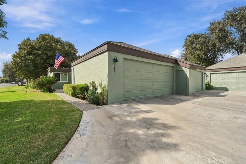 2950 W Border Links Drive