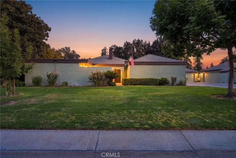 2950 W Border Links Drive