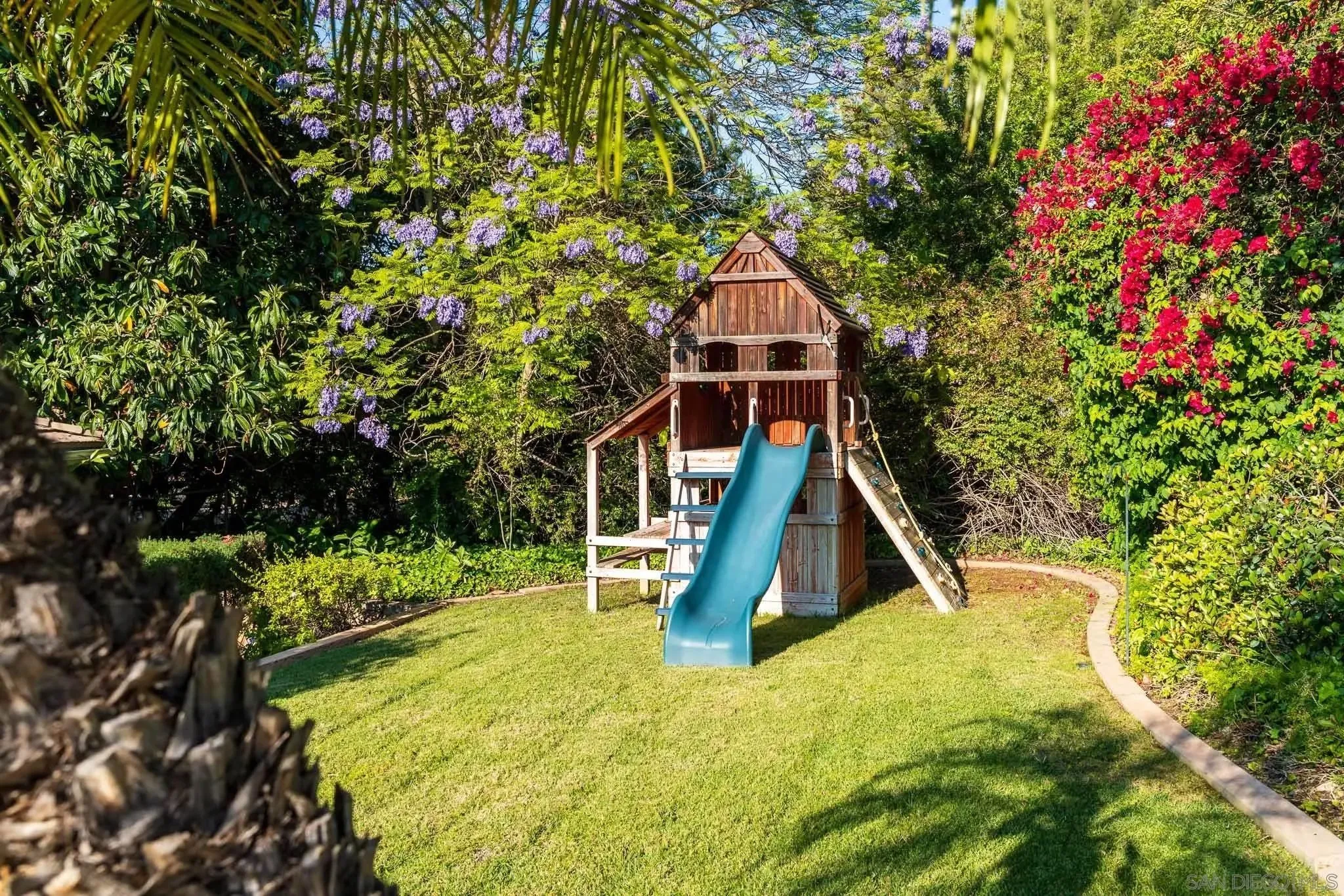 Poway, California 92064, United States, 6 Bedrooms Bedrooms, ,4 BathroomsBathrooms,Residential,Active,163344