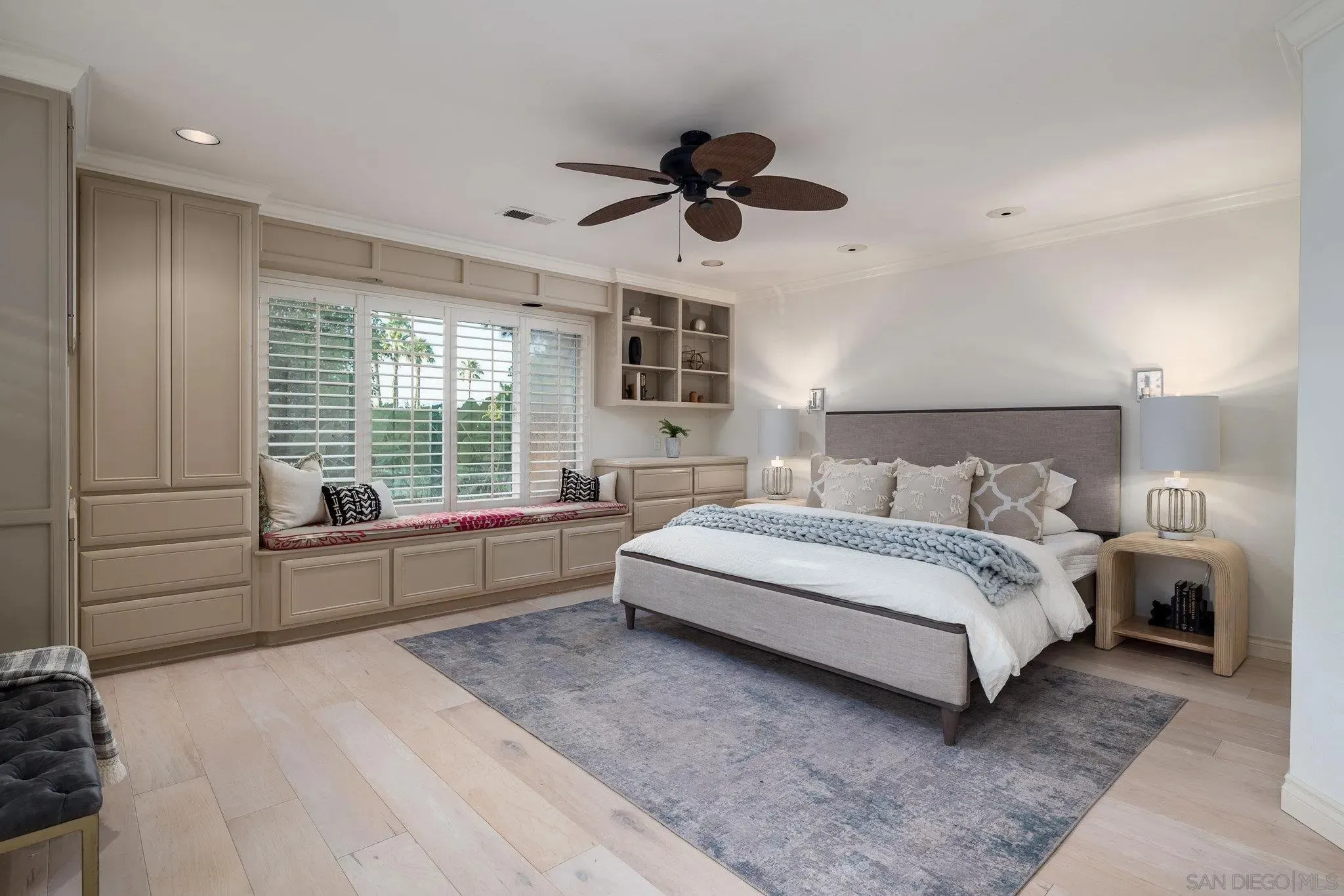 Poway, California 92064, United States, 6 Bedrooms Bedrooms, ,4 BathroomsBathrooms,Residential,Active,163344