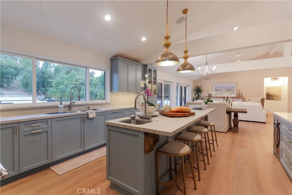 2533 Palos Verdes Drive North