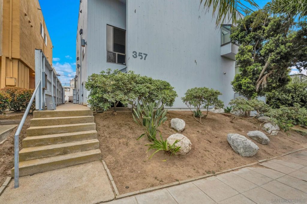 Photo of 357 Playa Del Sur #3, La Jolla, CA 92037 (MLS # 260010127)