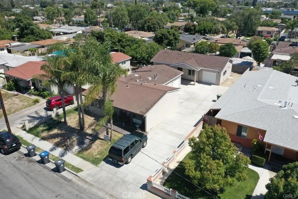 2302 W La Verne Avenue