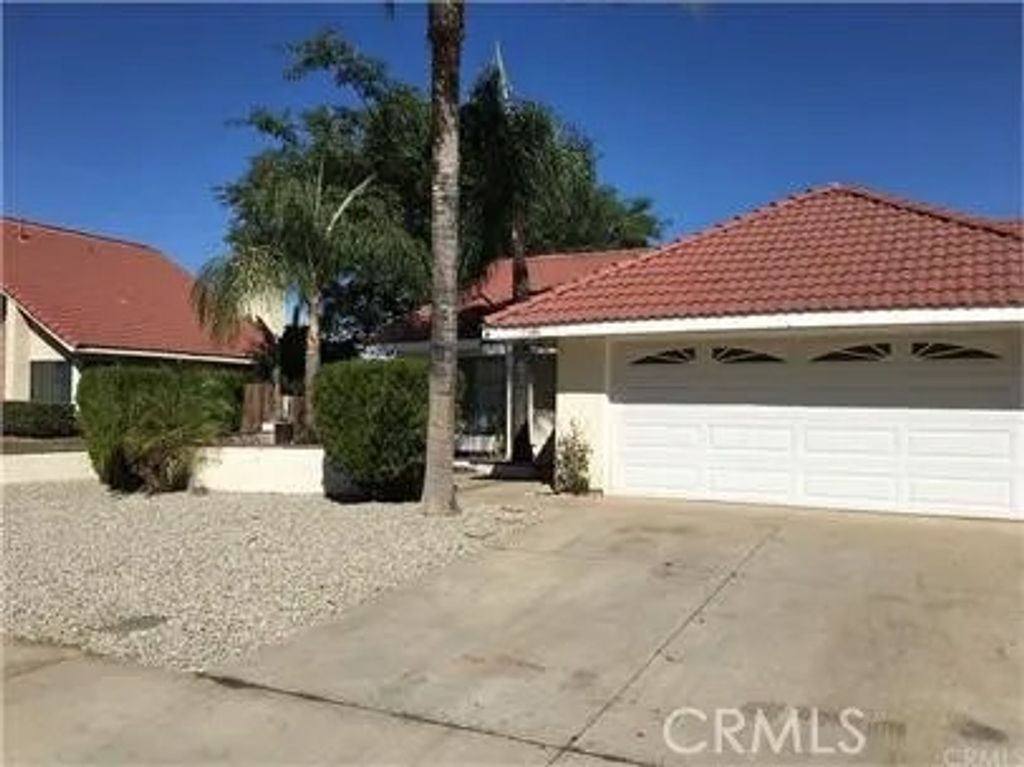 Photo of 15680 Shadow Mountain, Lake Elsinore, CA 92530 (MLS # SW26072142)