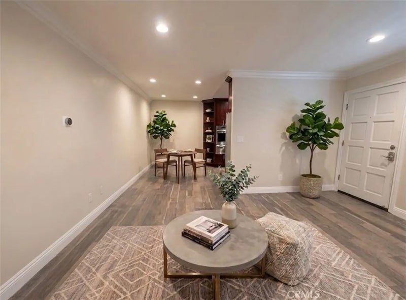 5354 Lindley 204