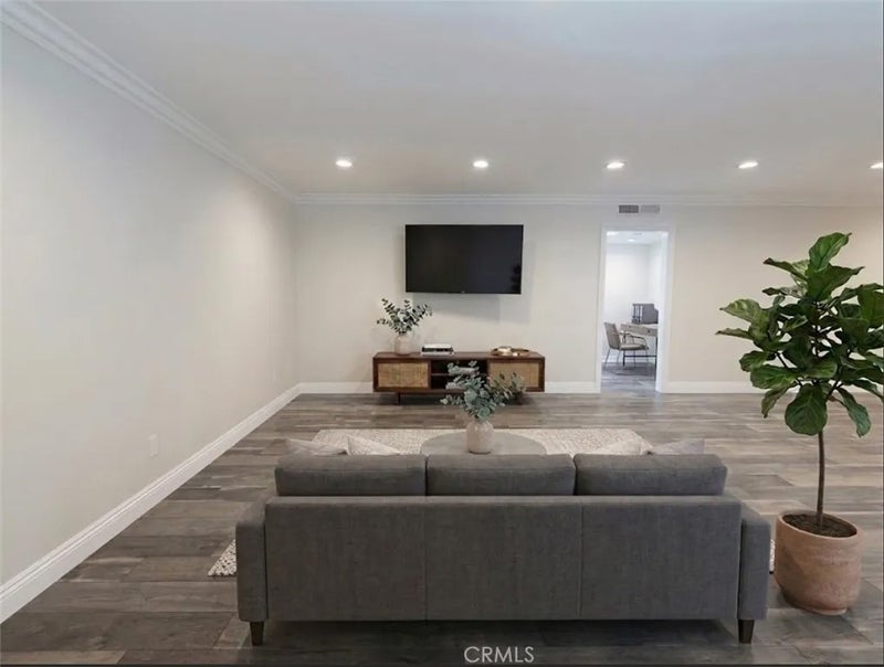 5354 Lindley 204