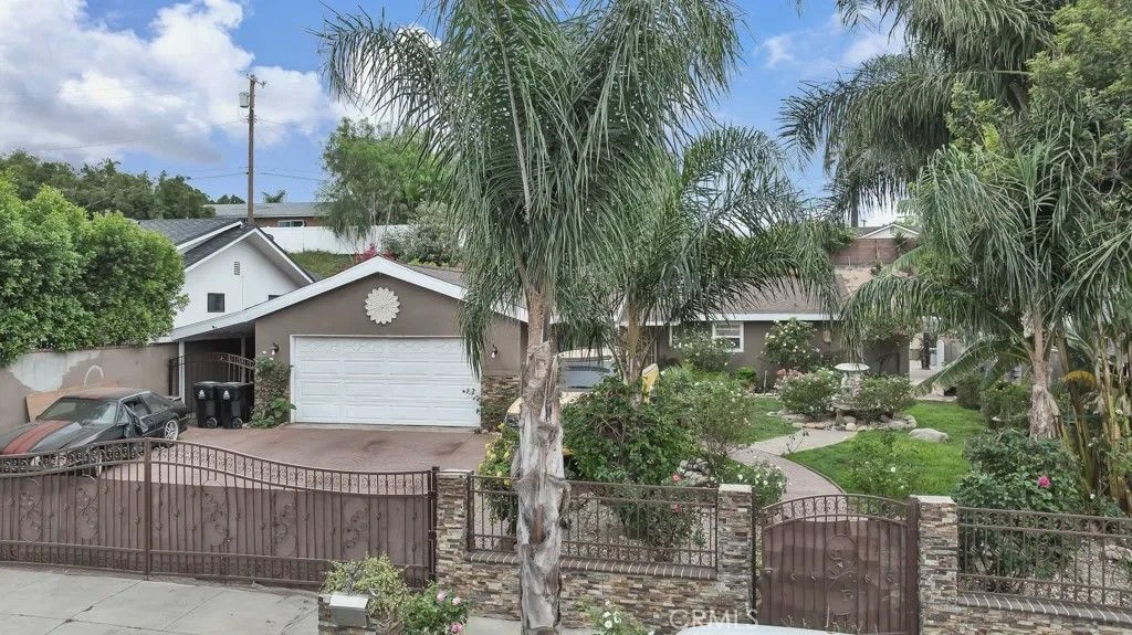 Photo of 14962 Genoa St, Sylmar, CA 91342 (MLS # SR26067275)