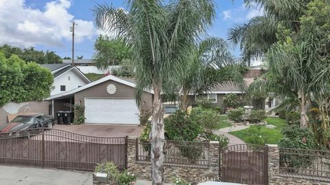 Photo of 14962 Genoa St, Sylmar, CA 91342 (MLS # SR26067275)