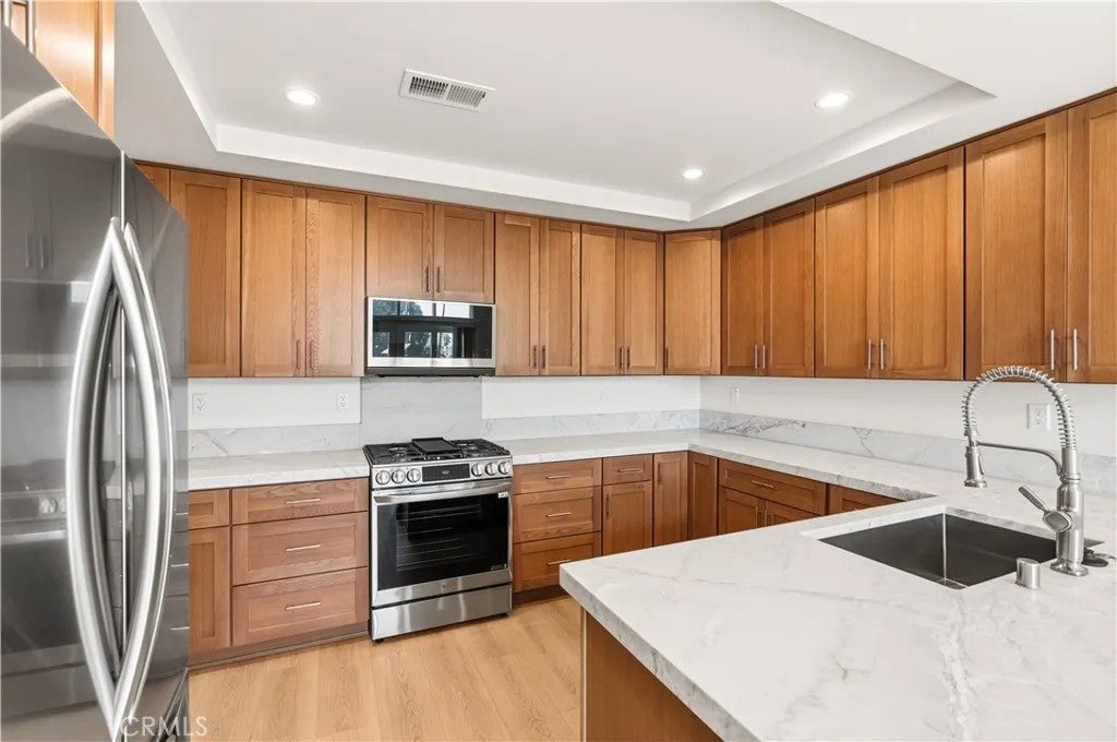 215 Oceanside Blvd 3
