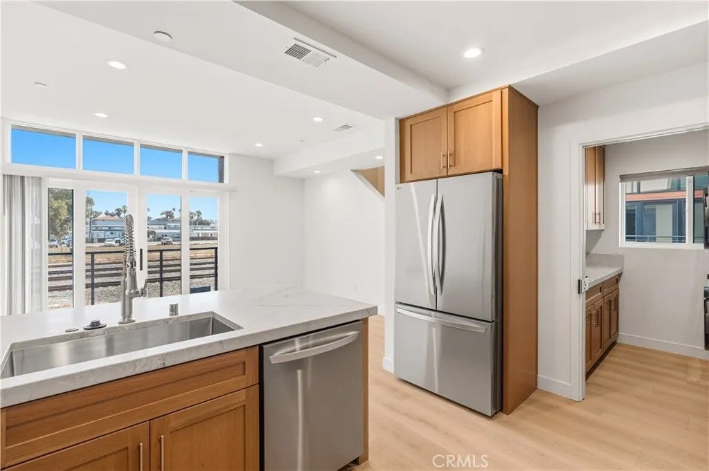 215 Oceanside Blvd 3