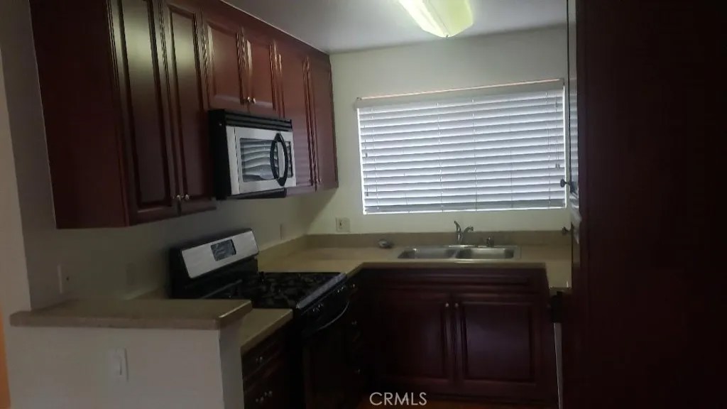 5540 Owensmouth Avenue 216