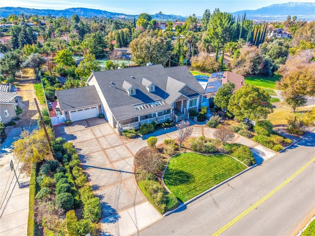 31027 E Sunset Drive North