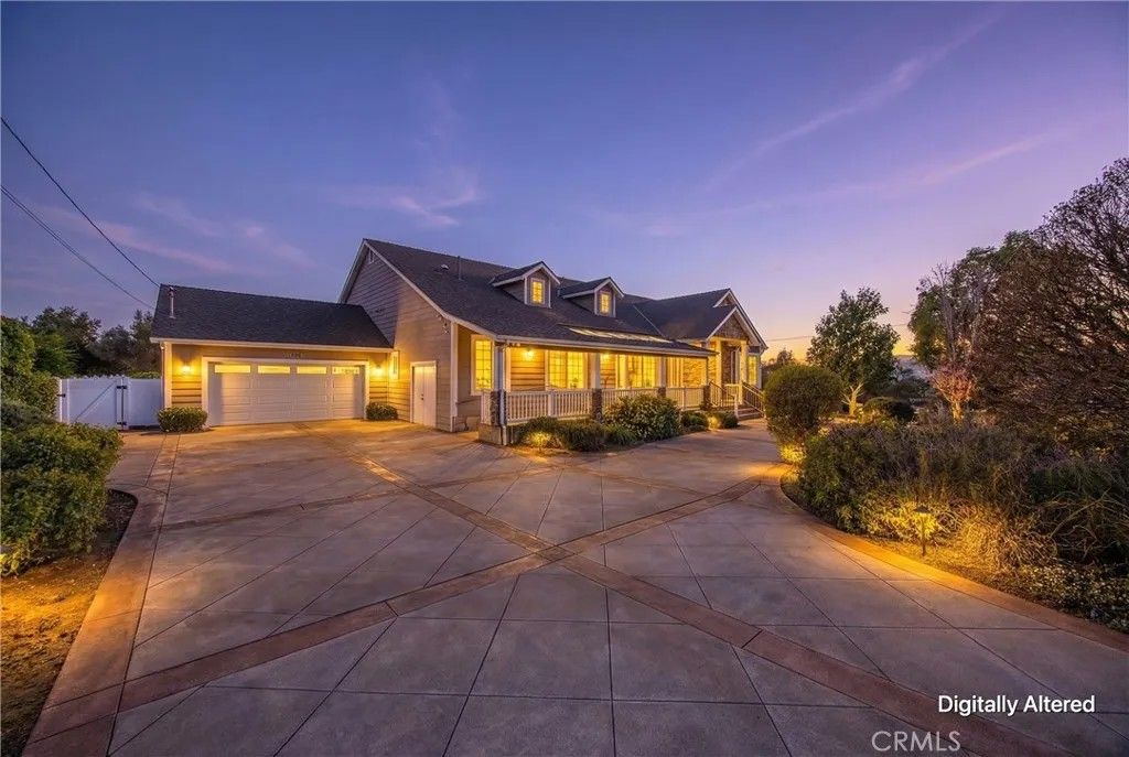 Photo of 31027 E Sunset Drive, Redlands, CA 92373 (MLS # IV26012701)