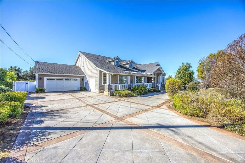 Photo of 31027 E Sunset Drive, Redlands, CA 92373 (MLS # IV26012701)