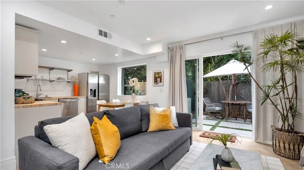 Photo of 1347 Seward St, Los Angeles, CA 90028 (MLS # WS26075604)