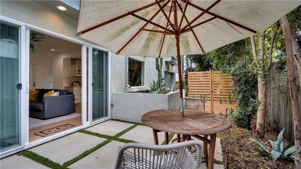 Photo of 1347 Seward St, Los Angeles, CA 90028 (MLS # WS26075604)