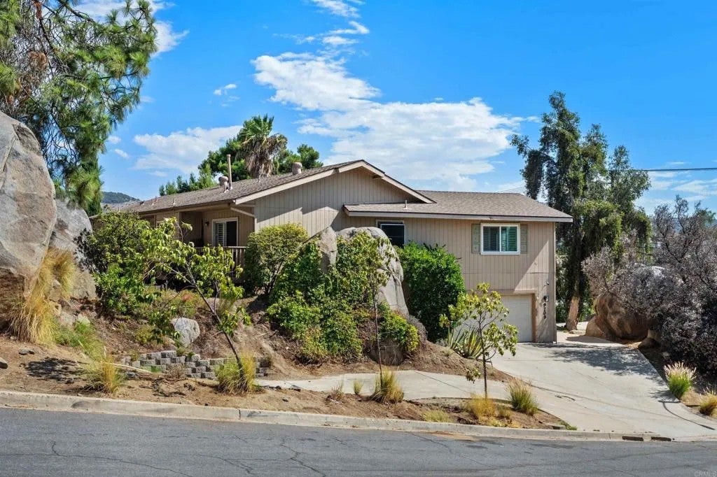 9209 Lakeview Terrace