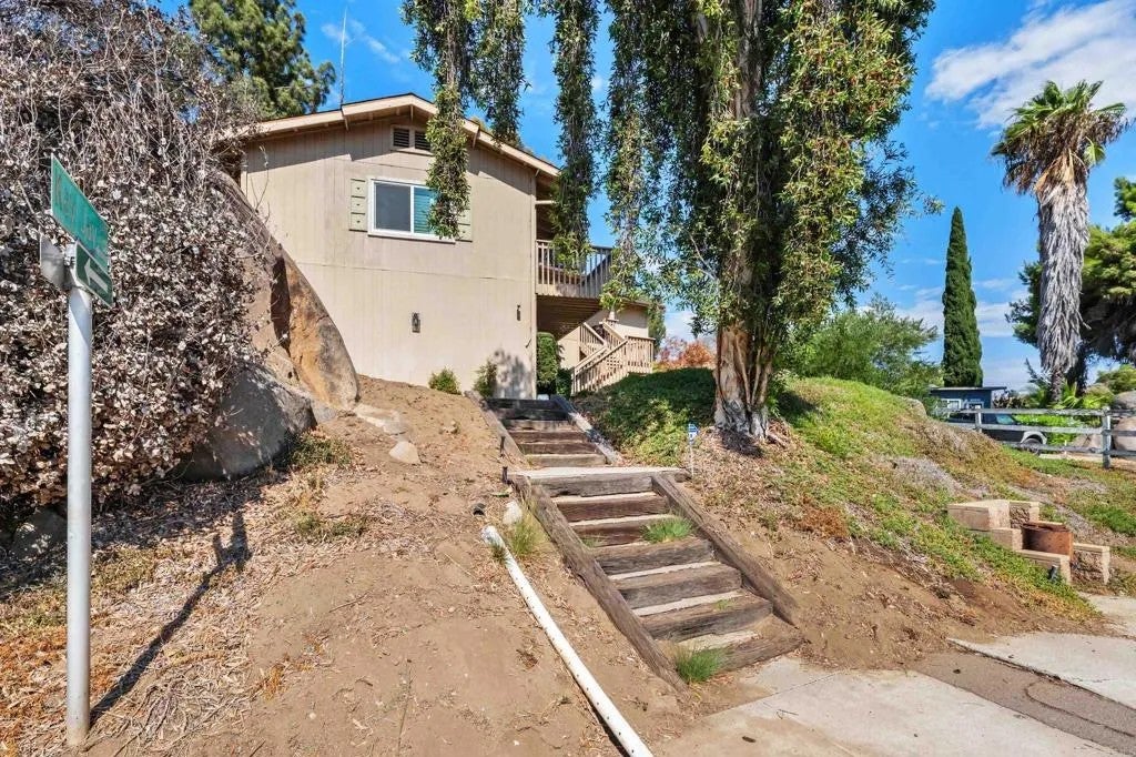 9209 Lakeview Terrace
