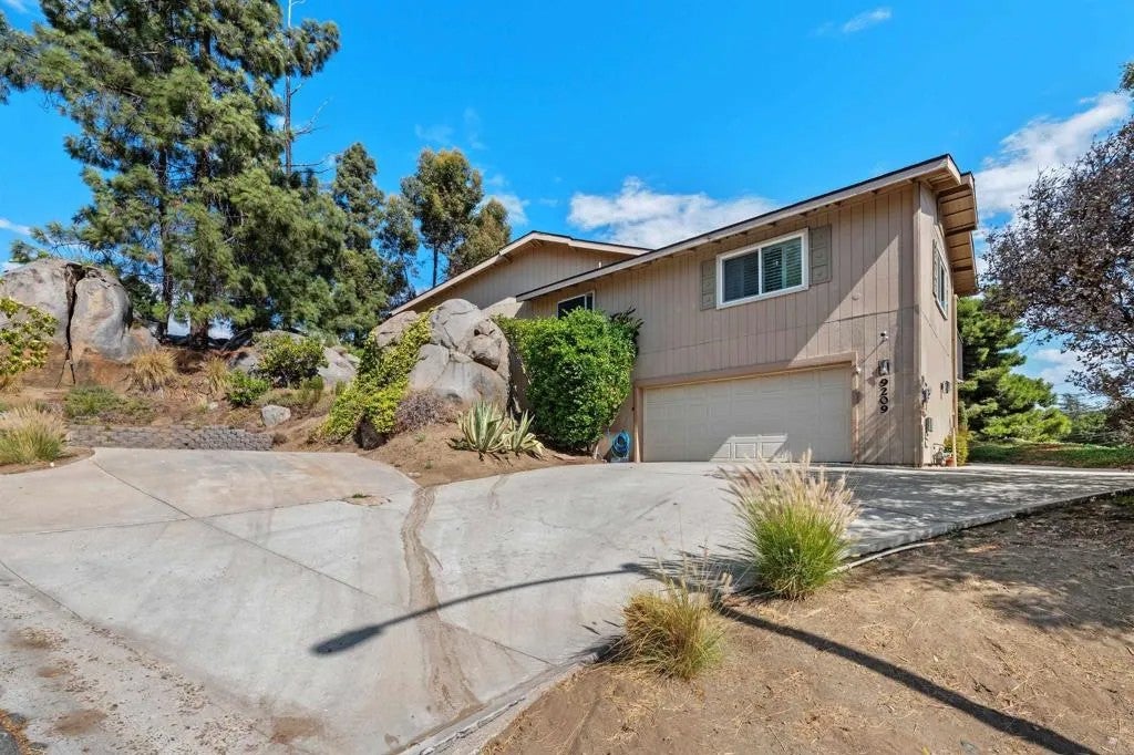 9209 Lakeview Terrace