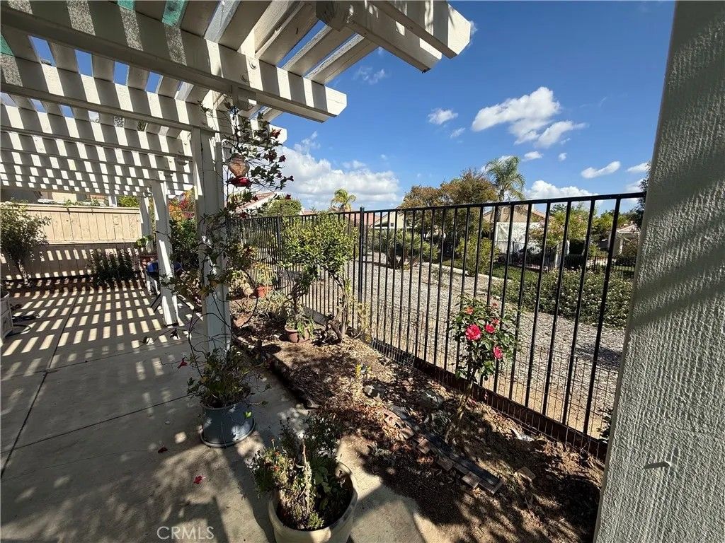 Photo of 40600 Corte Albara, Murrieta, CA 92562 (MLS # SW25273157)