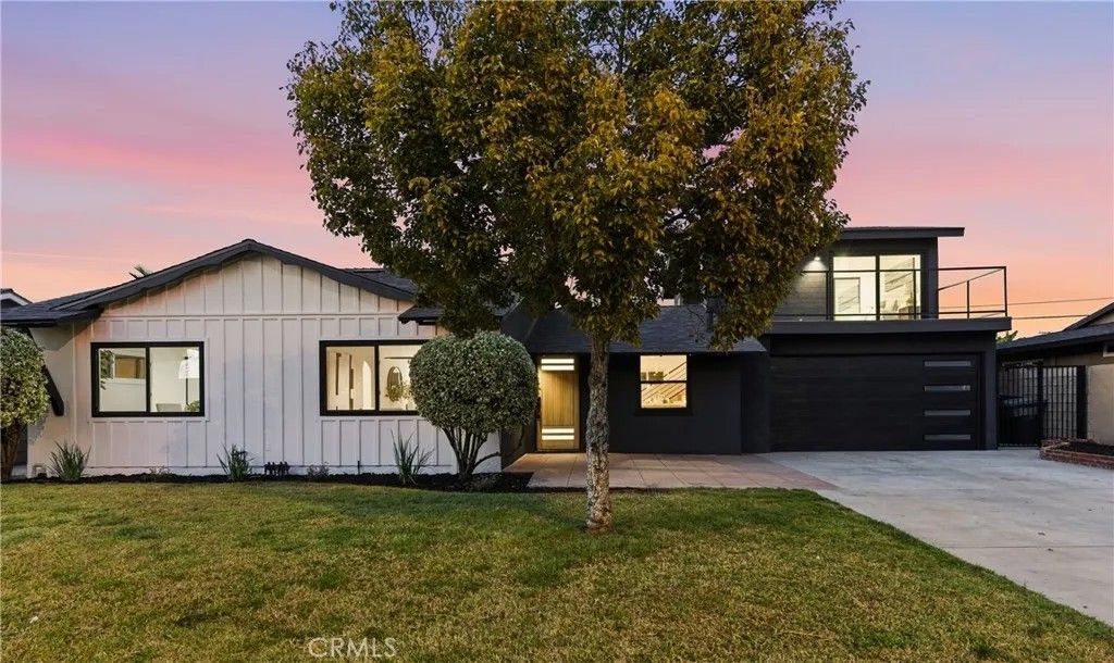 Photo of 1921 W Clearbrook Ln, Anaheim, CA 92804 (MLS # WS26020826)