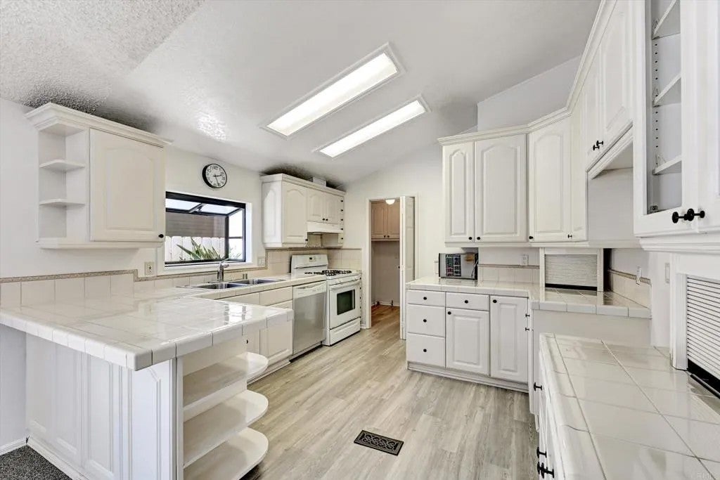 14955 Avenida Venusto 94