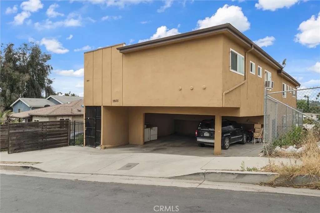 3925 Barrett