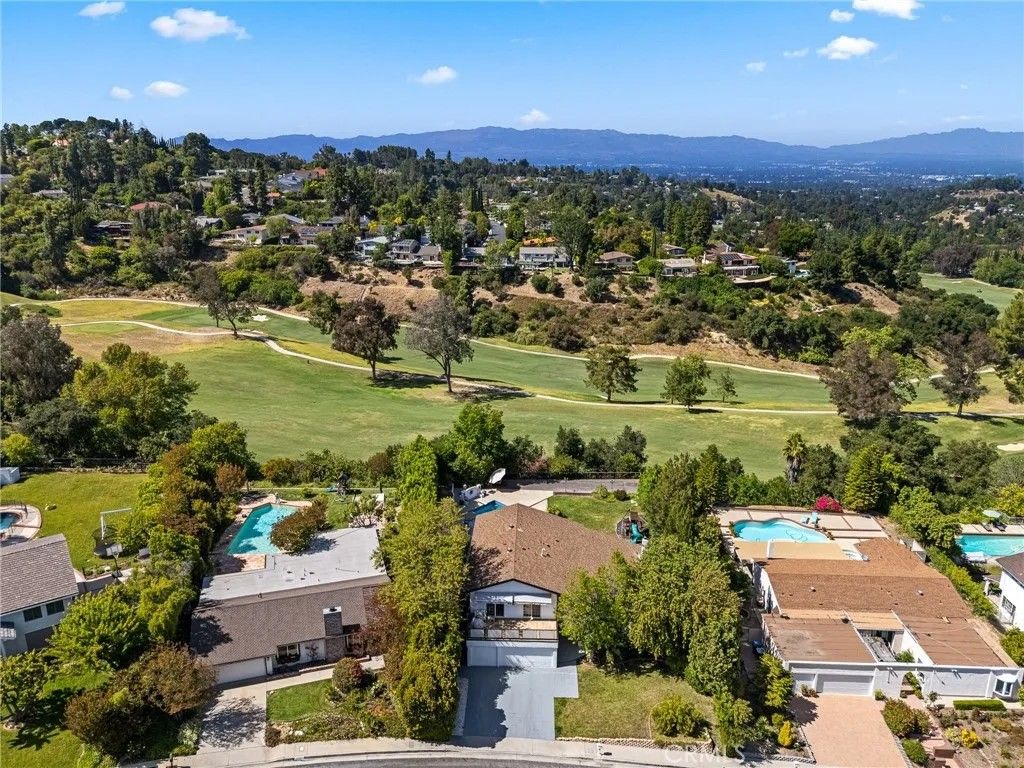 Photo of 19581 Braewood DR, Tarzana, CA 91356 (MLS # SR26098161)