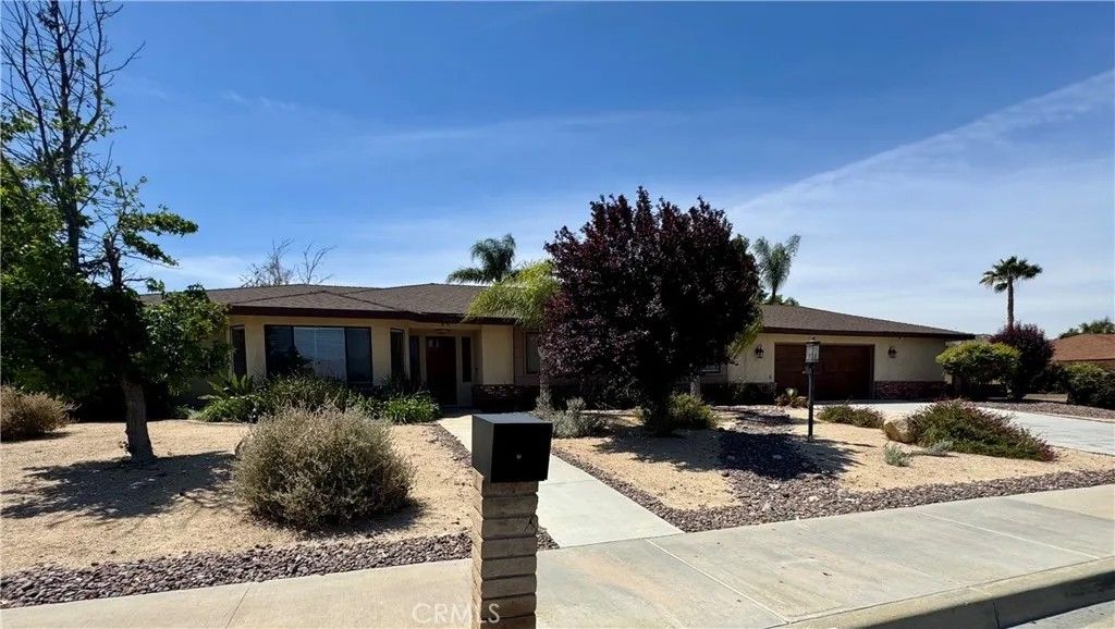 Photo of 41565 Thornton Ave, Hemet, CA 92544 (MLS # SW26094792)