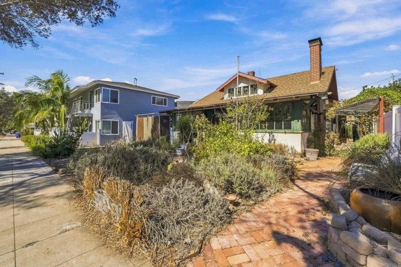 848 Olive Avenue