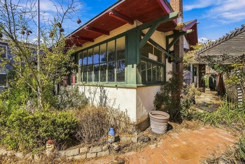 848 Olive Avenue