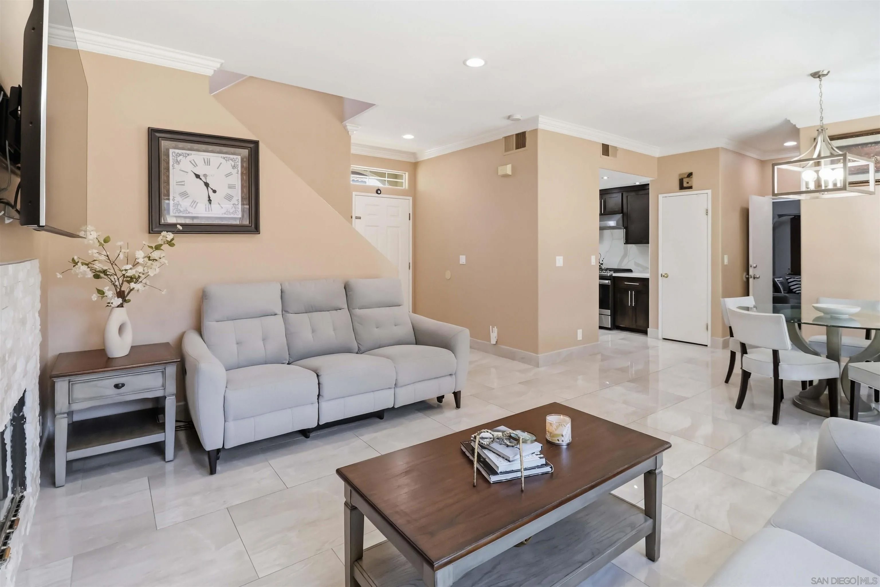 1003 Anza Ct