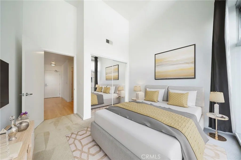 630 W 6th 616