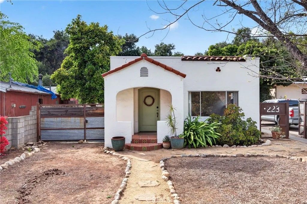 Photo of 223 S Padre Juan Avenue #Front, Ojai, CA 93023 (MLS # SW26090970)