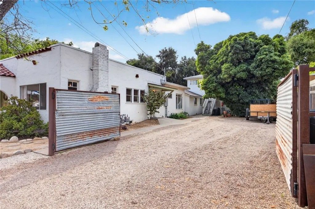 Photo of 223 S Padre Juan Avenue #Front, Ojai, CA 93023 (MLS # SW26090970)