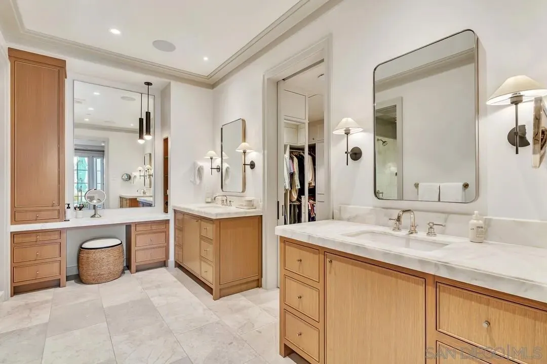 Corondo, California 92118, United States, 3 Bedrooms Bedrooms, ,4 BathroomsBathrooms,Residential,Active,139305