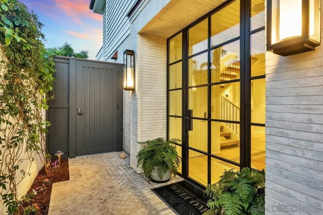 Corondo, California 92118, United States, 3 Bedrooms Bedrooms, ,4 BathroomsBathrooms,Residential,Active,139305