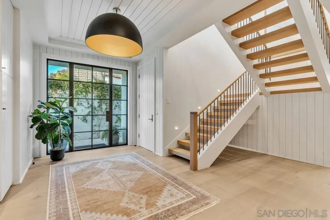 Corondo, California 92118, United States, 3 Bedrooms Bedrooms, ,4 BathroomsBathrooms,Residential,Active,139305