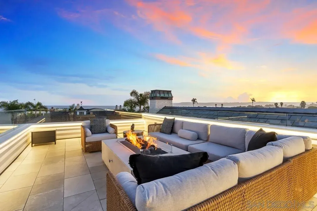 Corondo, California 92118, United States, 3 Bedrooms Bedrooms, ,4 BathroomsBathrooms,Residential,Active,139305