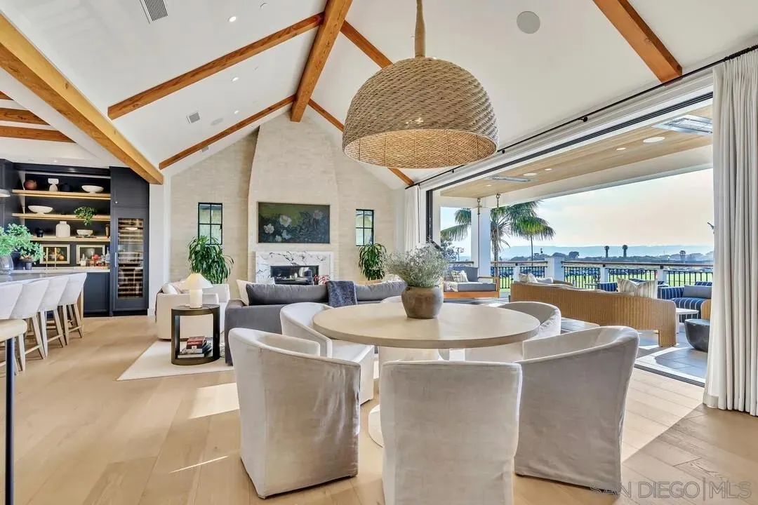 Corondo, California 92118, United States, 3 Bedrooms Bedrooms, ,4 BathroomsBathrooms,Residential,Active,139305