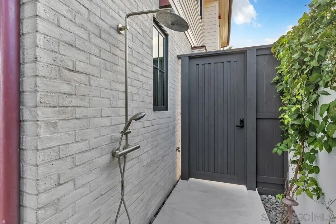 Corondo, California 92118, United States, 3 Bedrooms Bedrooms, ,4 BathroomsBathrooms,Residential,Active,139305