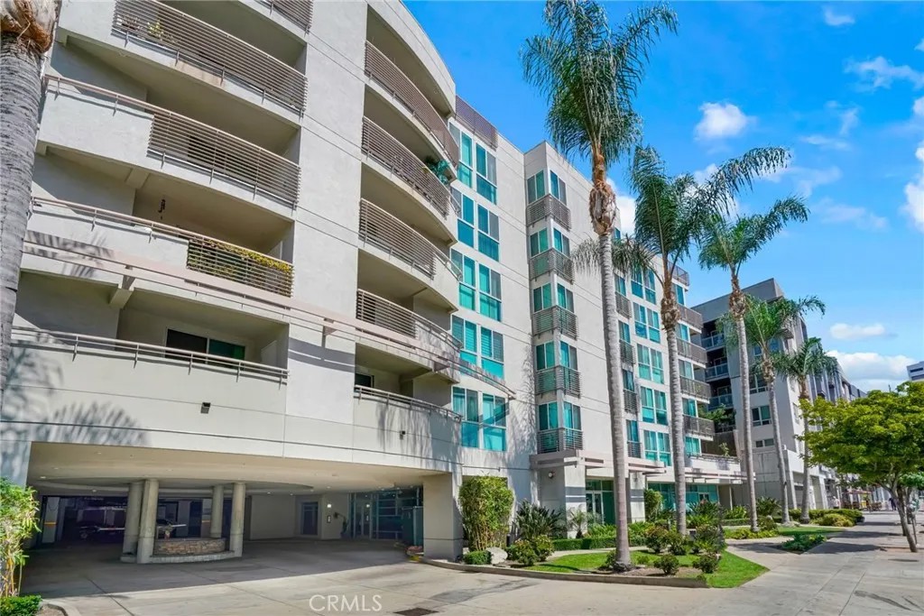 267 S San Pedro 217